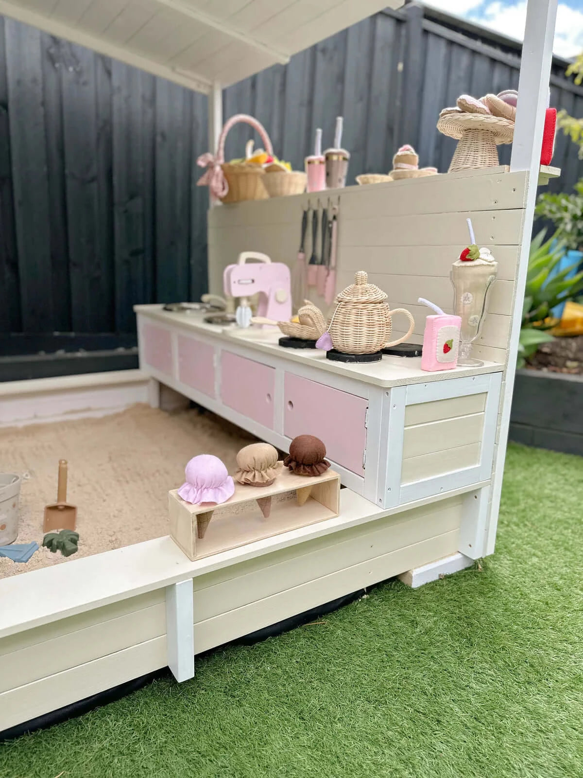 Little Lux Cubby with Kitchen